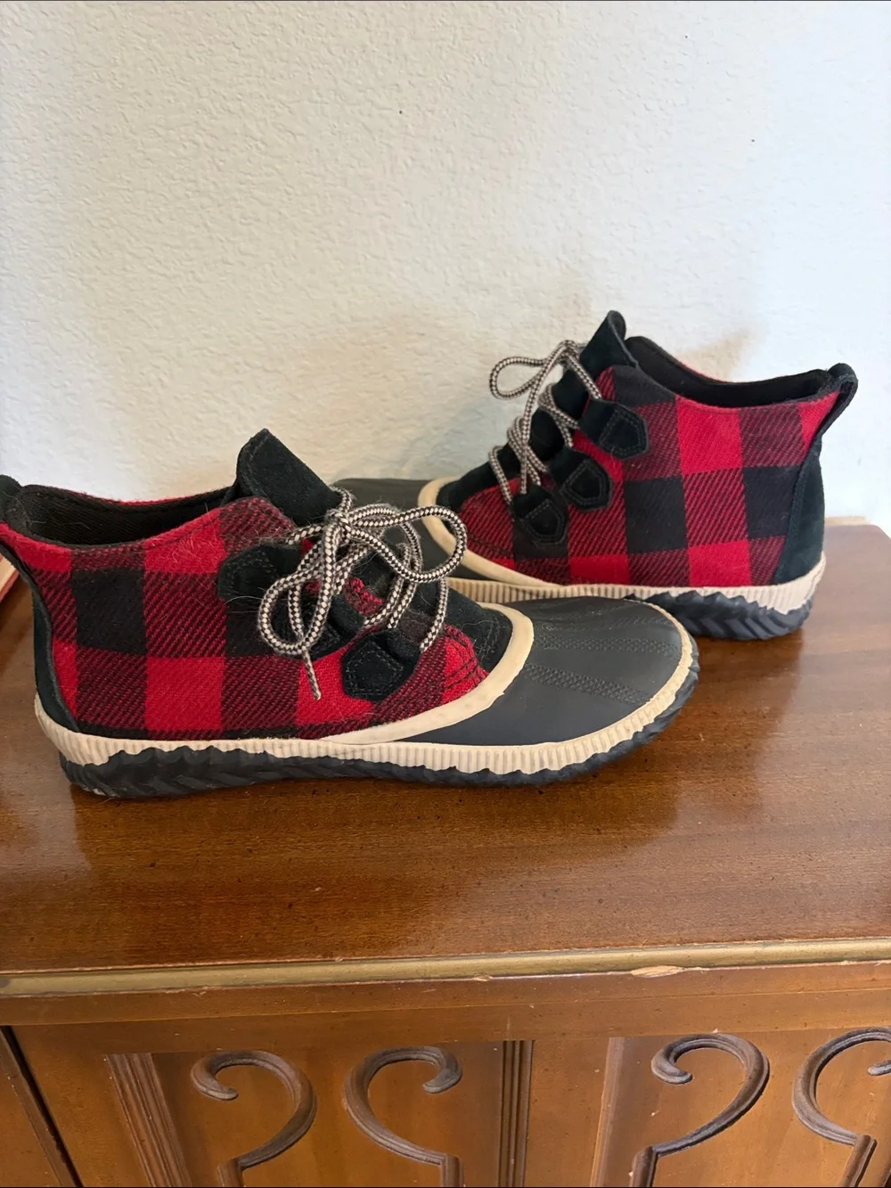 Sorel Out N About Red and Black Buffalo Plaid Lace-Up Waterproof Duck Booties 9